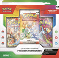 Pokémon – Coffret Collection Illustration – Premiers Partenaires – Serie 1 – en français est un coffret exclusif conçu pour les fans du Pokémon Trading Card Game. Il met à l’honneur les Premiers Partenaires avec des cartes promo de style « illustration rare » et plusieurs boosters pour enrichir immédiatement ta collection.
Contenu du Pokémon – Coffret Collection Illustration – Premiers Partenaires – Serie 1 – en français

    1 booster « Série 1 » du JCC Pokémon incluant 3 des 9 cartes promo de style « illu